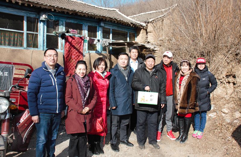9爱照涞源，ZOBO榴莲视频在线免费观看党支部寒冬送暖扶贫活动